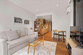 Urban Oasis in South Yarra with Parking!